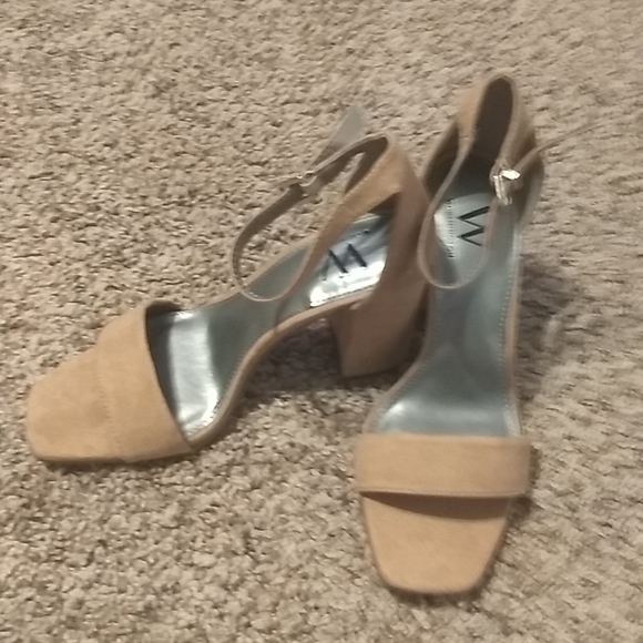 Worthington Shoes - ⭐⭐8 for $25 NWOT tan colored suede like block heels